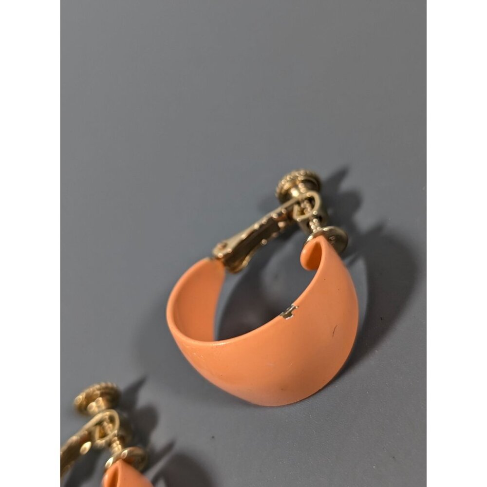 Vintage Napier Orange Peach‎ Metal Hoop Earrings Screw Back CLip - Picture 6 of 8